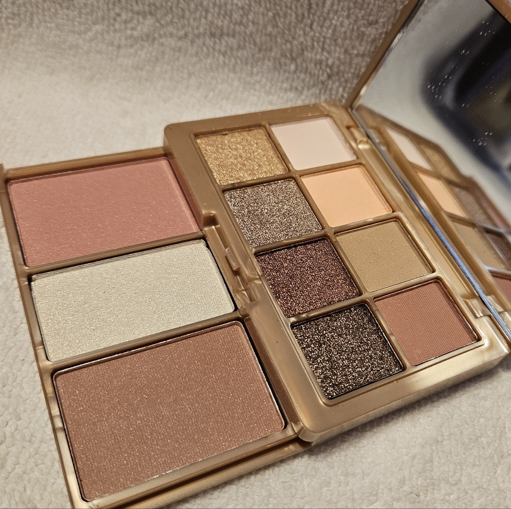 NWOB - Khroma Beauty Khloe's "Kardazzle" Palette